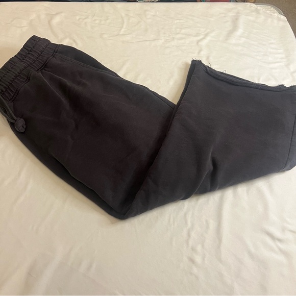 Pact Pants - PACT Organic Cotton Cropped Sweatpants Charcoal Gray Size M